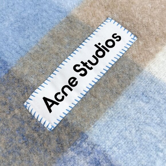 ACNE's new alpaca and mohair rainbow scarf - Picture 7 of 8